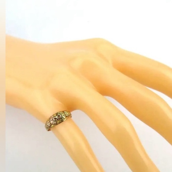 10K - 12K Black Hills Gold Pinky Ring - Good Vintage Condition. Authentic. - Picture 15 of 16